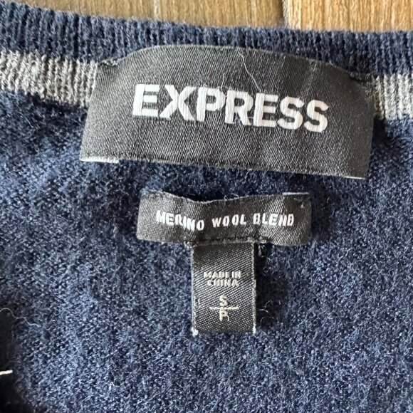 Express V neck women's merino wool navy sweater size small - Picture 4 of 8